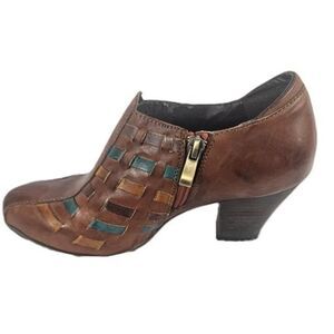 L’Artiste Spring Step Brown Multi Cutout Heel Size 38 (7.5) Condition Excellent